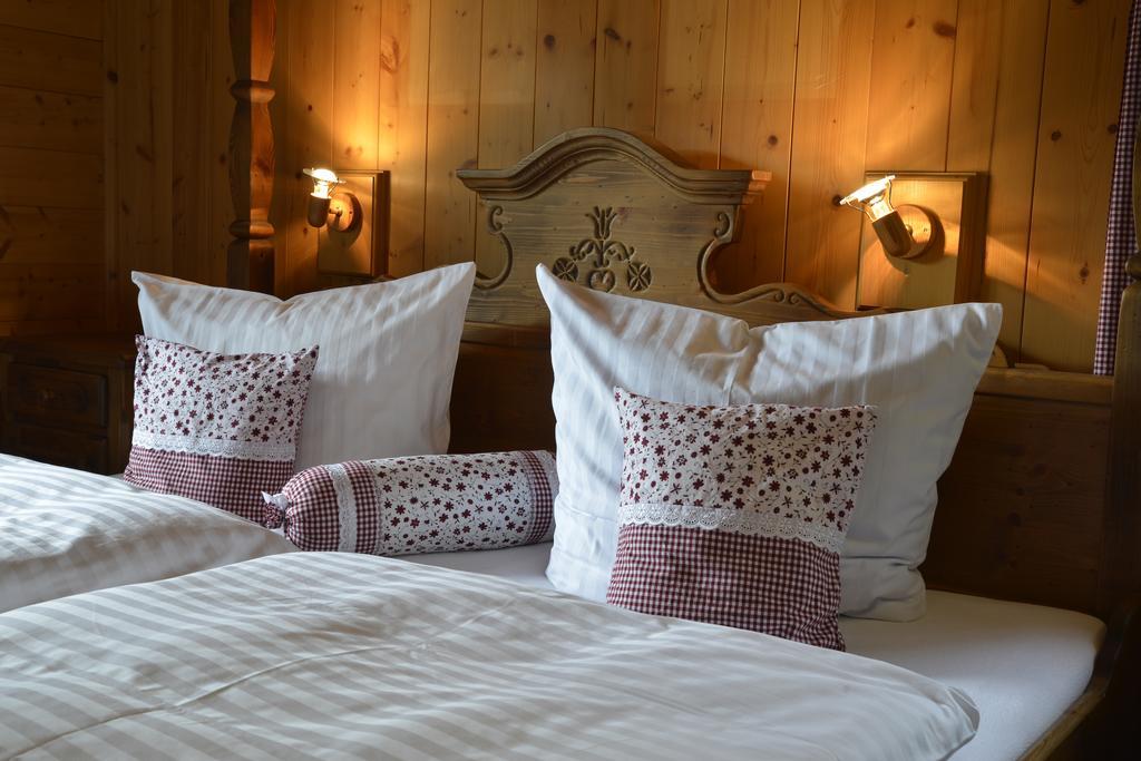 Landhaus Alpina Guest House Митерзил Стая снимка