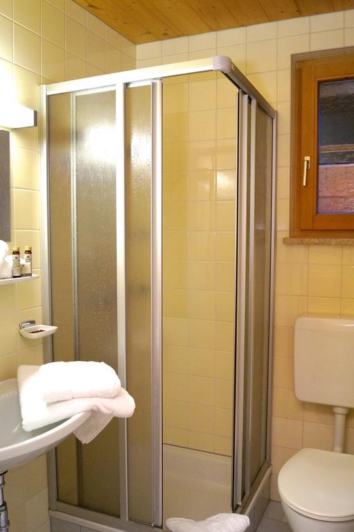 Landhaus Alpina Guest House Митерзил Стая снимка
