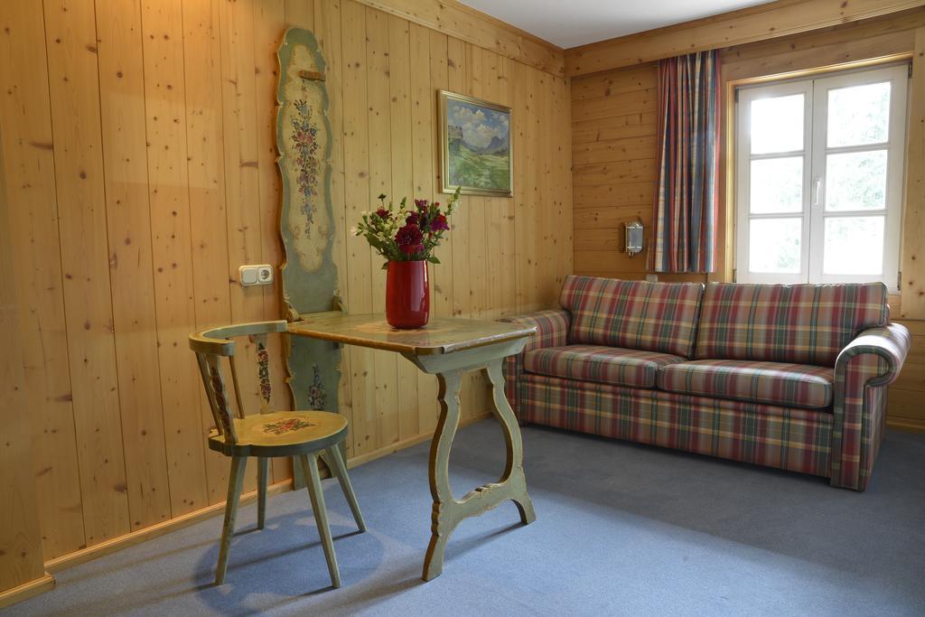 Landhaus Alpina Guest House Митерзил Стая снимка