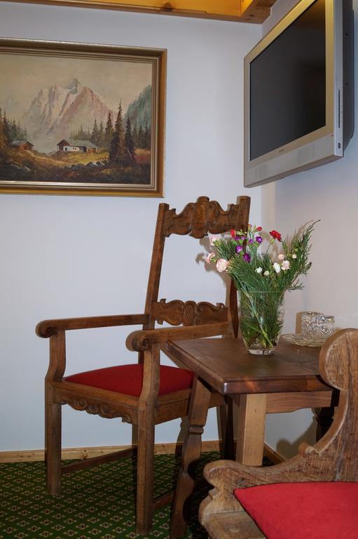 Landhaus Alpina Guest House Митерзил Стая снимка
